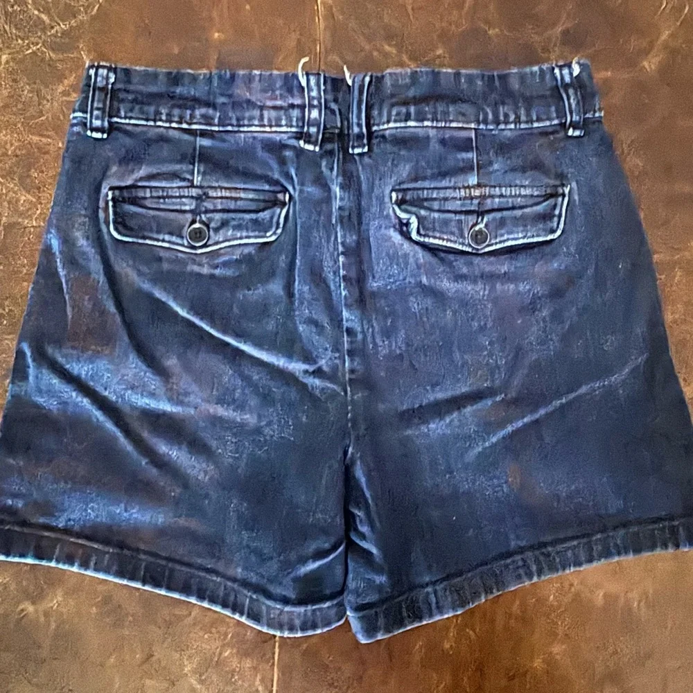 Liz Claiborne women denim shorts Size 8